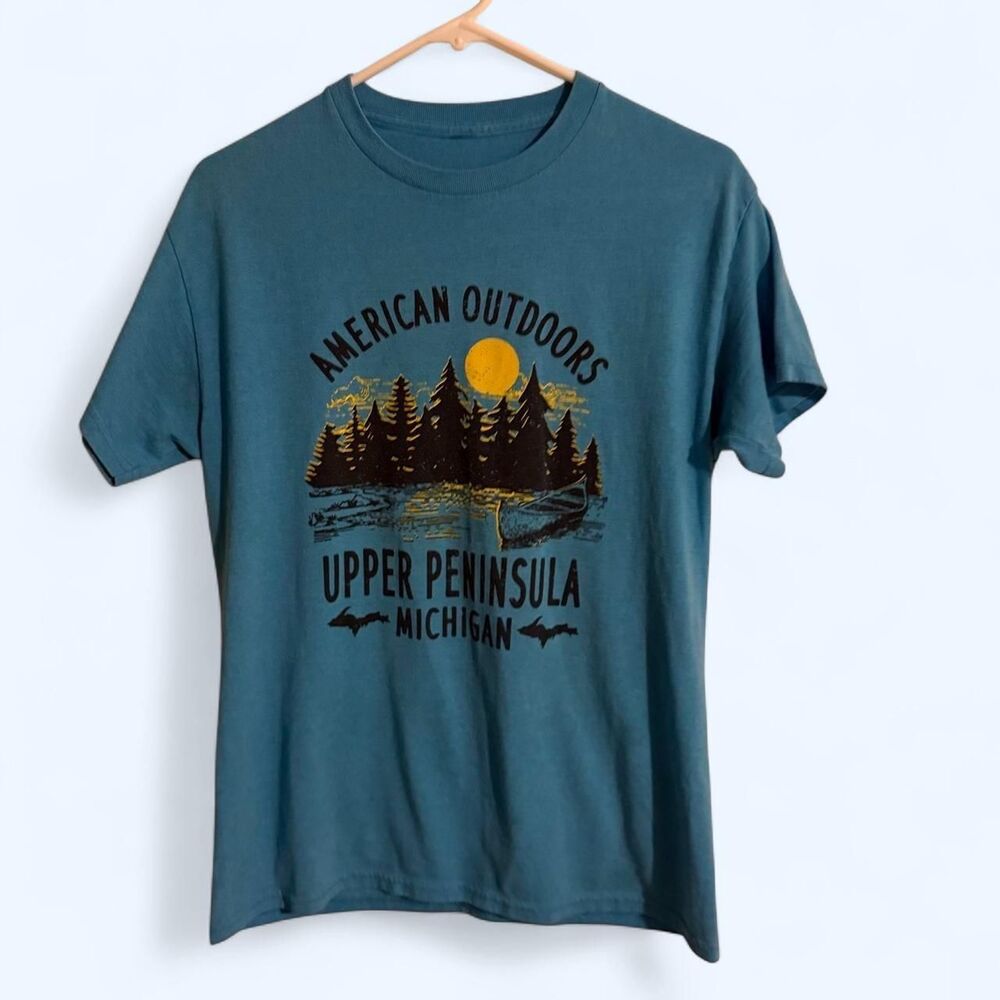 Upper Peninsula Michigan American Outdoors Graphic Tee Blue S/M